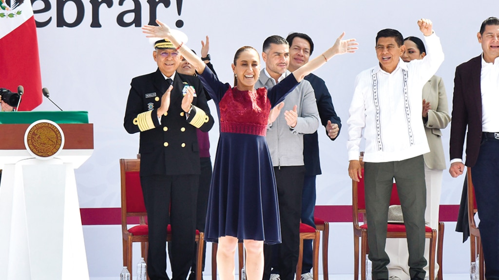 Claudia Sheinbaum, Presidenta de México, durante el séptimo aniversario de la Cuarta Transformación en el Zócalo de la CDMX, el 6 de diciembre.