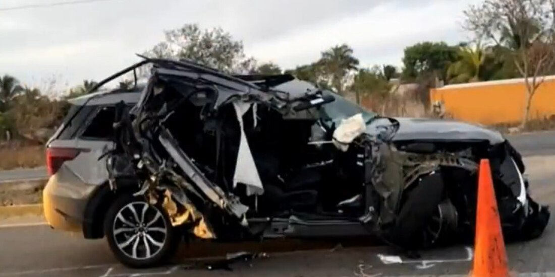 Esta es la camioneta que se accidentó durante el regreso de 'Huacho' Mena a Mérida.