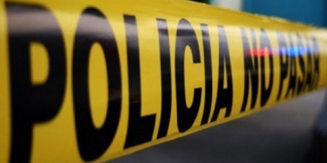 Sujetos armados asesinan a una pareja junto a sus 2 hijos y luego queman la casa de las víctimas en Puebla.