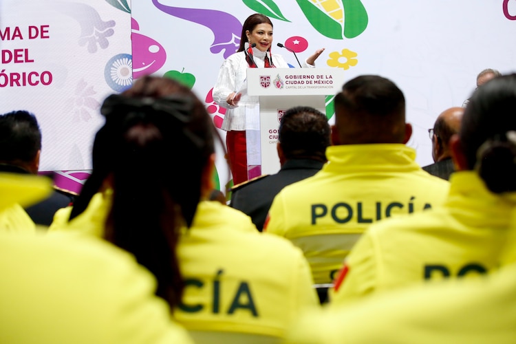 La Jefa de Gobierno durante su mensaje a elementos de seguridad.
