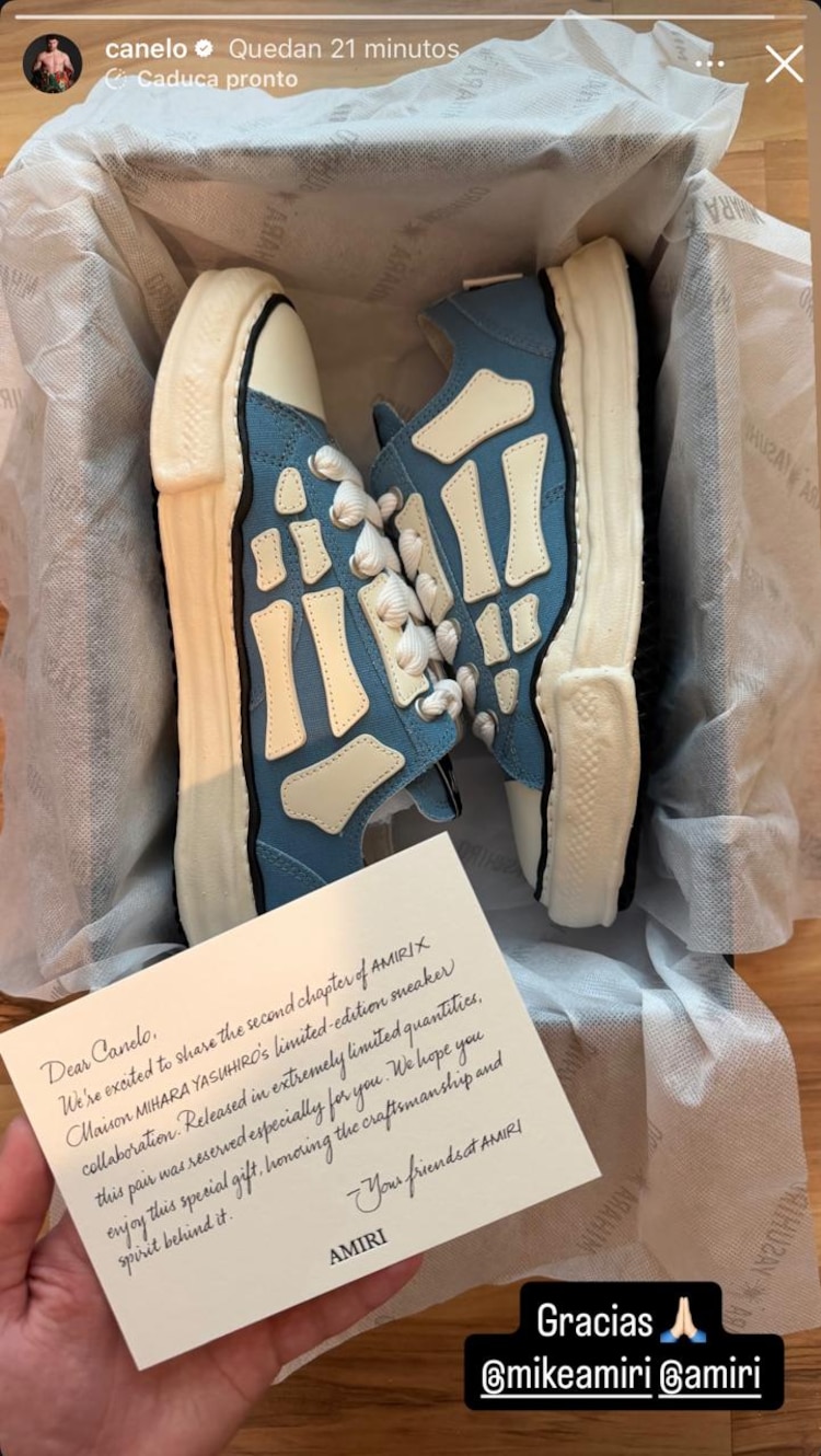 Canelo Álvarez presumió los tenis Amiri en sus redes sociales.