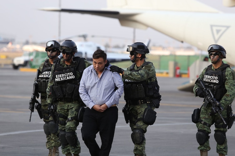 En marzo del 2015, la Policía Federal y el Ejército Mexicano, trasladaron a la SEIDO a Omar Treviño Morales conocido como “El Z-42” quien es considerado como el actual líder del grupo delictivo de “Los Zetas” y a cuatro sujetos más detenidos en San Pedro Garza García Nuevo León.
Imagen de archivo.