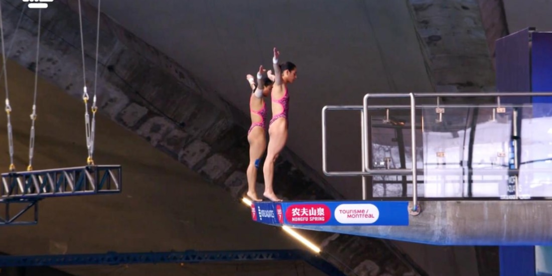 Alejandra Estudillo y Gabriela Agúndez antes de realizar su clavado.