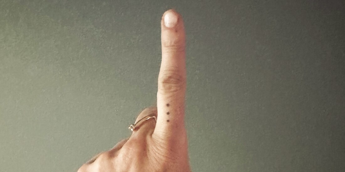 El dedo acusador