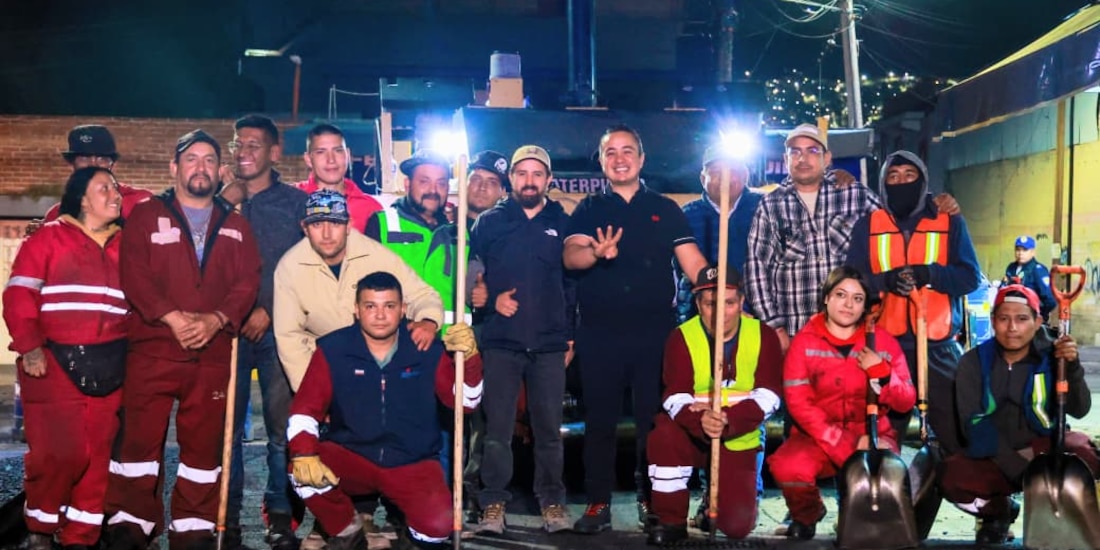 Al centro, el alcalde de Gustavo A. Madero, Janecarlo Lozano Reynoso.