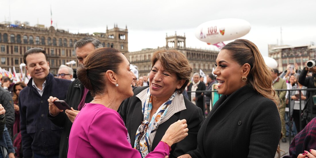Gobernadora Delfina Gómez acompaña a la Presidenta Claudia Sheinbaum en su informe de los primeros 100 días de gobierno en el Zócalo.