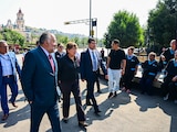 La Gobernadora Delfina Gómez Álvarez supervisa la evacuación de Palacio de Gobierno tras la activación de la alerta sísmica.