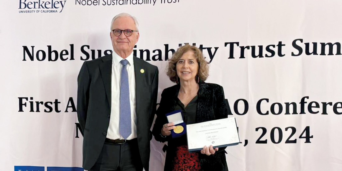 Rosaura Ruiz, al recibir el galardón en representación de la Presidenta de la República.