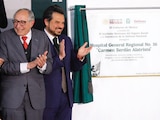 De izq. a der.: David Kershenobich, Zoé Robledo y la Presidenta Claudia Sheinbaum, ayer, al inaugurar el Hospital General Regional No. 36 Carmen Serdán en Puebla.