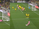 Leo Messi marcó un extraordinario tiro libre.