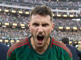 Santiago Giménez celebra la coronación de la Selección Mexicana en la Copa Oro 2023.