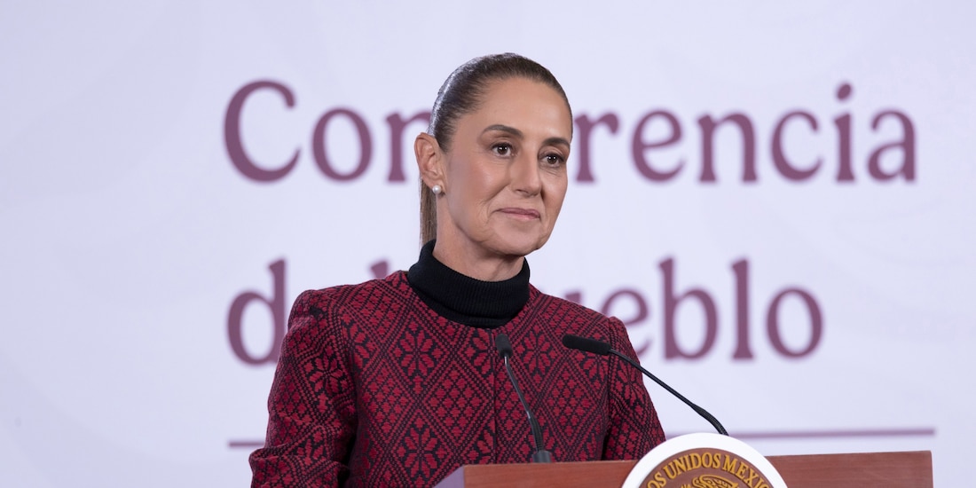 La Presidenta Claudia Sheinbaum destaca la salud pública como un derecho fundamental durante "La Mañanera del Pueblo".