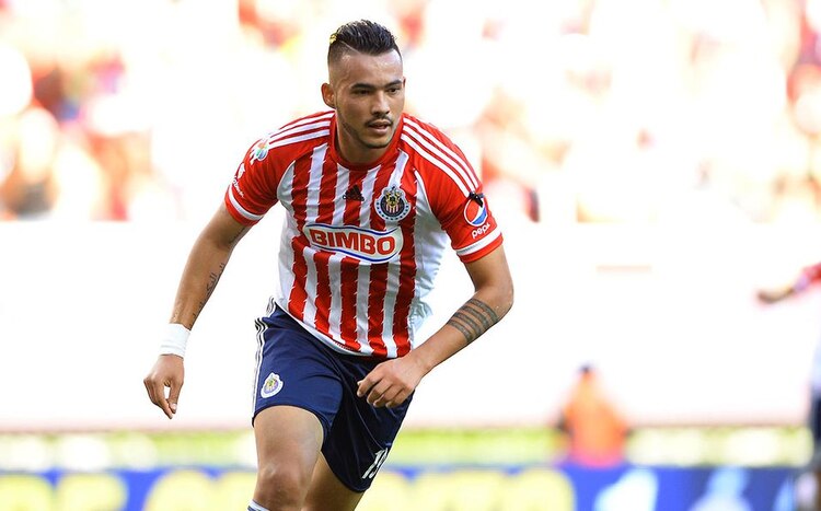Michel Vázquez, en un partido con las Chivas.