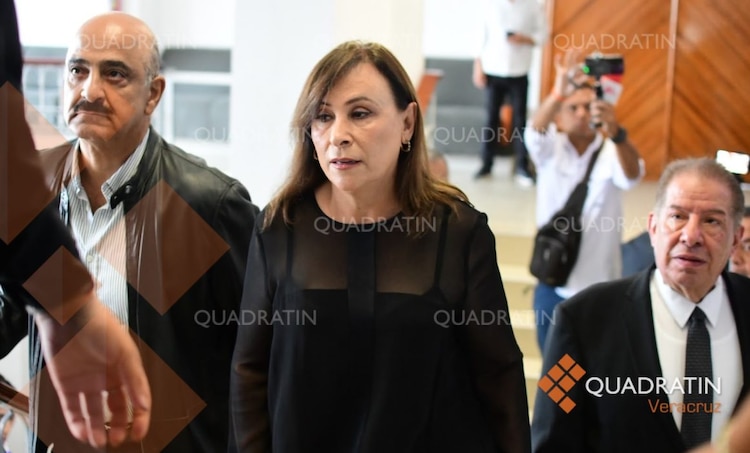 Rocío Nahle, gobernadora de Veracruz, acudió al funeral de Zenyazen Escobar.