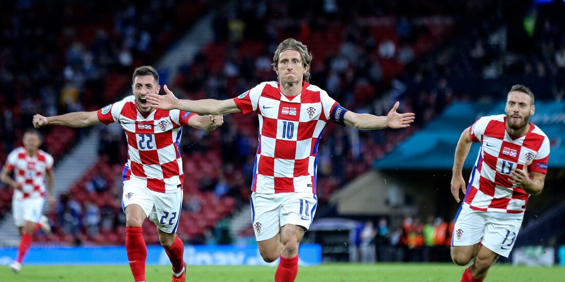 Jugadores de Croacia celebran una anotación en la Eurocopa 2021