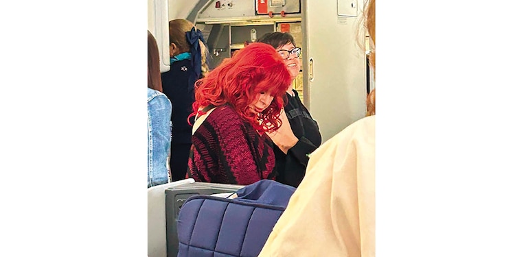 HORAS ANTES fue fotografiada en el aeropuerto capitalino, para abordar un vuelo en clase premier.