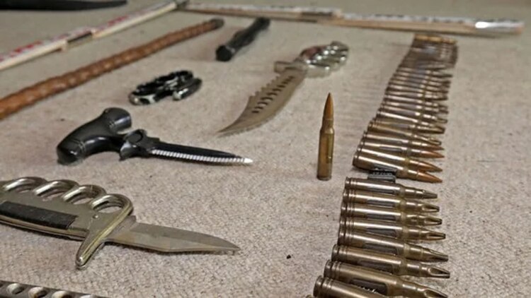 El sujeto tenía armas y muchos símbolos de adoración al nazismo y a Adolfo Hitler