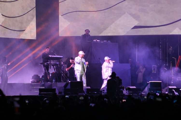 Wisin y Yandel durante su presentación en el Flow Fest 2021