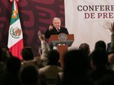 Andrés Manuel López Obrador, Presidente de México, cede la palabra a los reporteros que acuden la mañanera en Palacio Nacional.