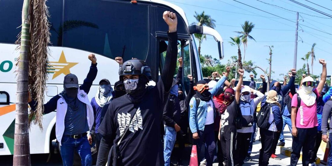 Vinculan a proceso a 2 policías de Guerrero relacionados con asesinato de normalista.