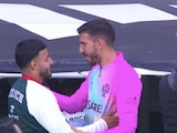 Alexis Vega y Paulinho se dieron un emotivo saludo en el México vs Portugal.