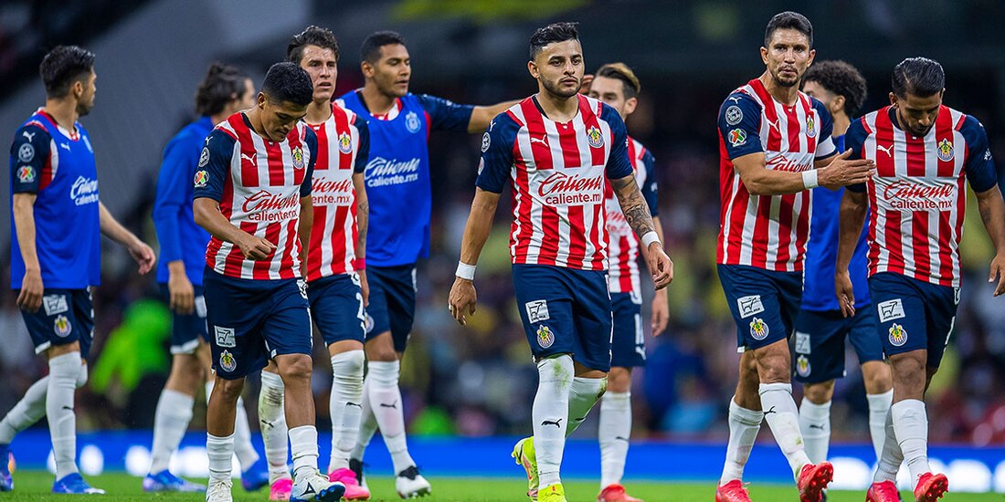 Jugadores de Chivas después de uno de sus partidos en el Torneo Grita México Apertura 2021.