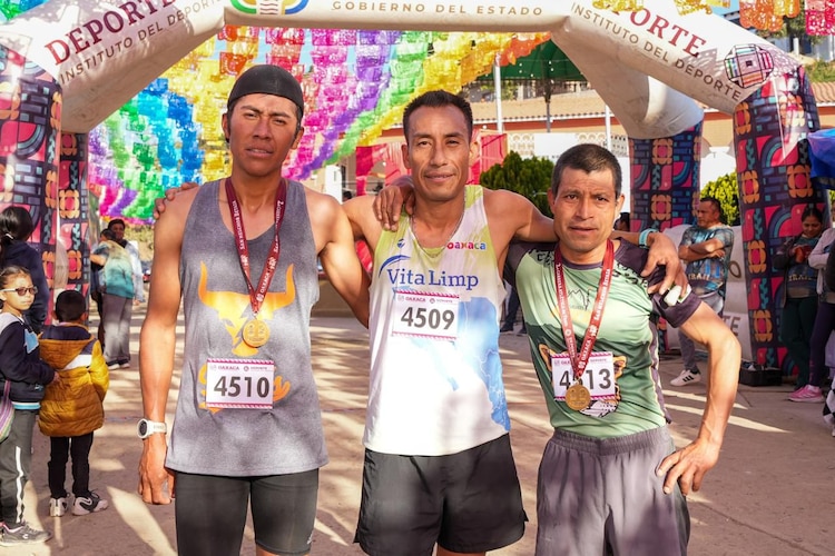 Ganadores de la Carrera Atlética 8K Trail.