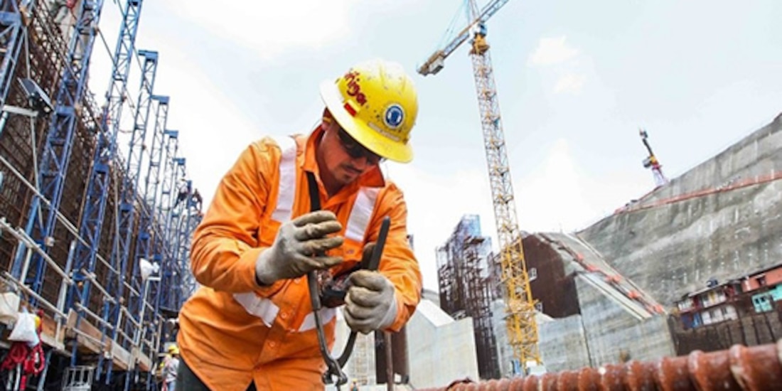 Empleo en la construcción hila más de un año en contracción