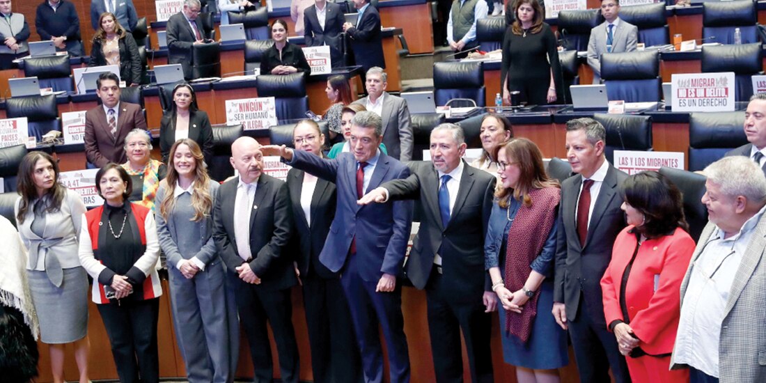 El exgobernador de Chiapas rindiendo protesta como cónsul general de México en Miami, Florida.