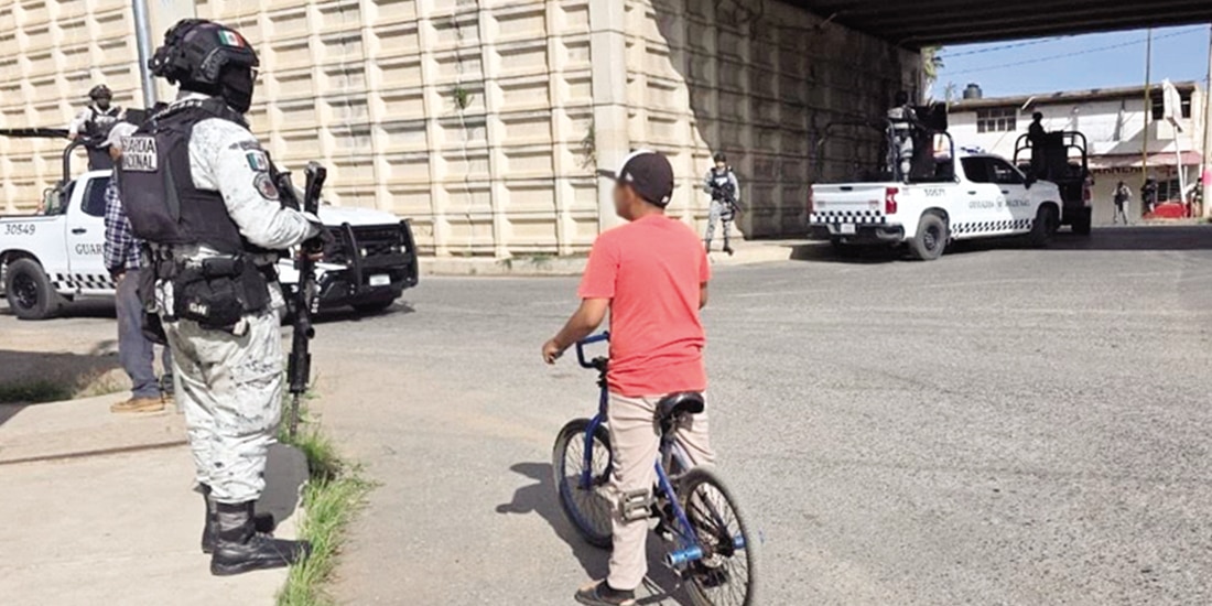 ESCENA del hallazgo de cuerpos, en un puente de Pánuco, el sábado pasado.