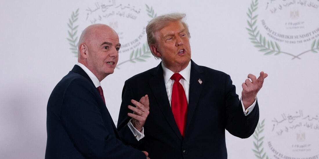 Donald Trump con el presidente de la FIFA, Gianni Infantino.
