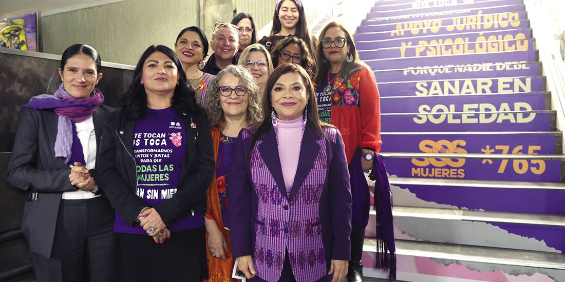 Clara Brugada e integrantes de su gabinete, ayer, al presentar la campaña.