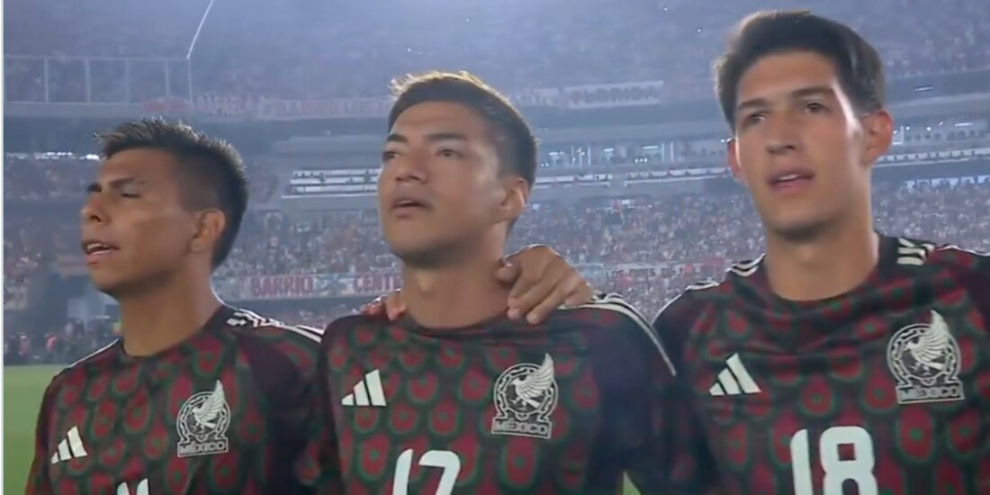 Aficionados argentinos abuchearon el himno de México previo al juego amistoso contra River Plate.