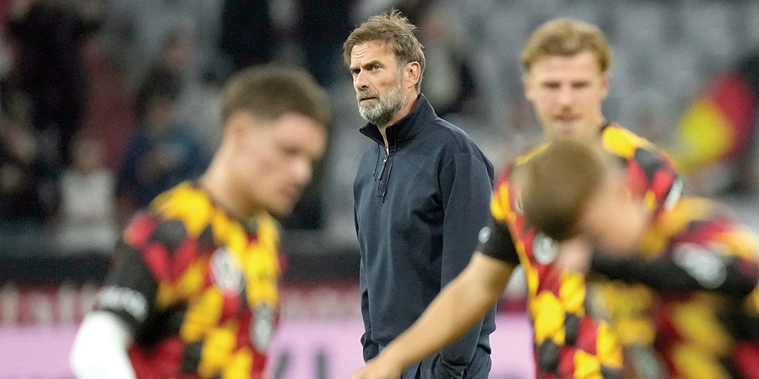 El timonel alemán vigila el entrenamiento de sus pupilos, la semana pasada.