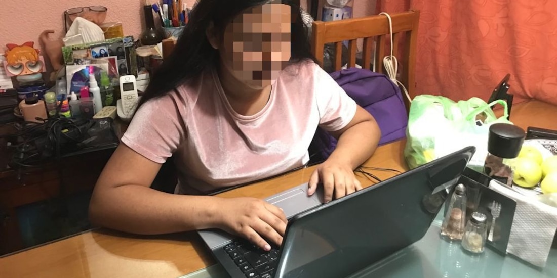 Estudiante de preparatoria en su regreso a clases virtuales.