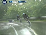 Ciclista sufre terrible caída durante el Tour de Hungría.