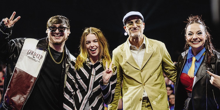 Milly Alcock y Craig Gillespie (al centro), ayer.