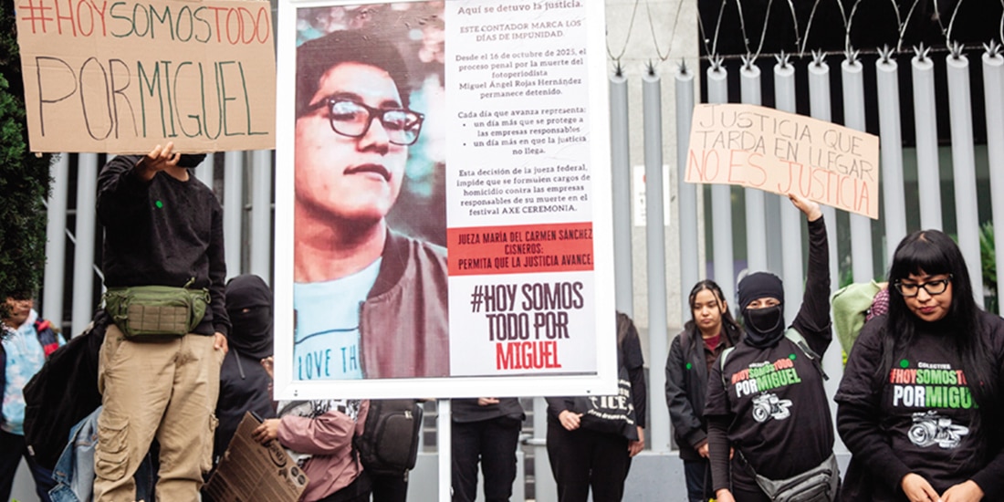 Familiares de los reporteros gráficos fallecidos en el Axe ceremonia se manififestaron el pasado 20 de enero.