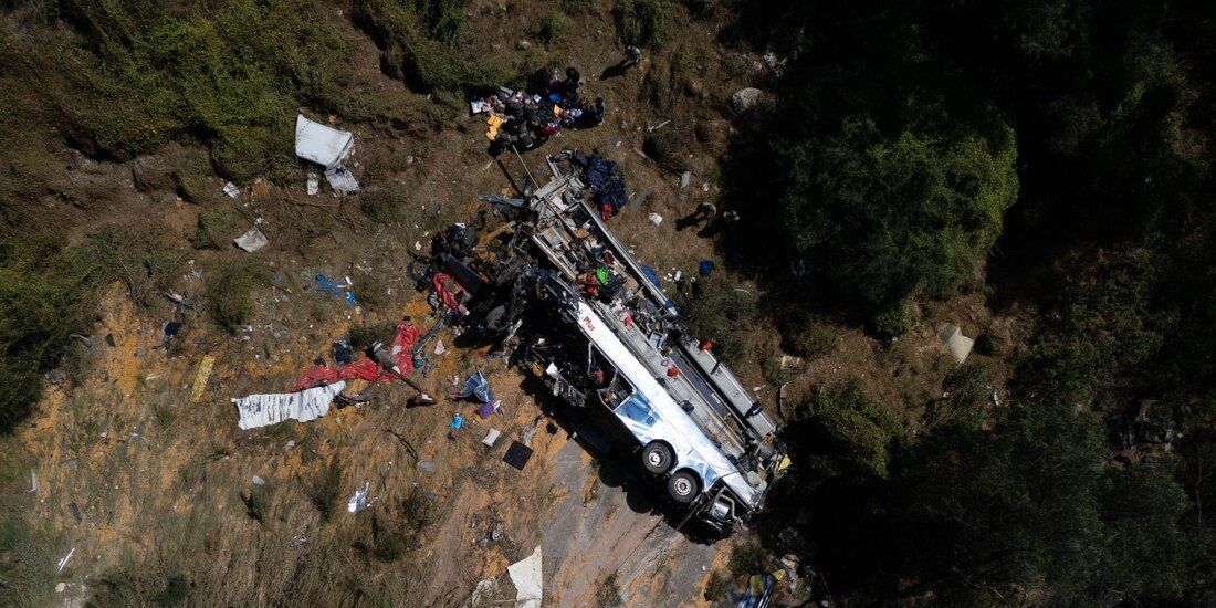 Accidente vial en la autopista Zacatecas-Aguascalientes deja 19 muertos.