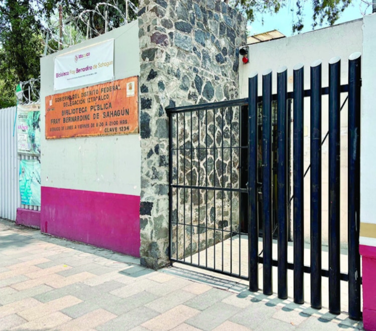 Biblioteca Fray Bernardino de Sahagún │ está cerrada por filtraciones de agua y se desconoce el estado del acervo.