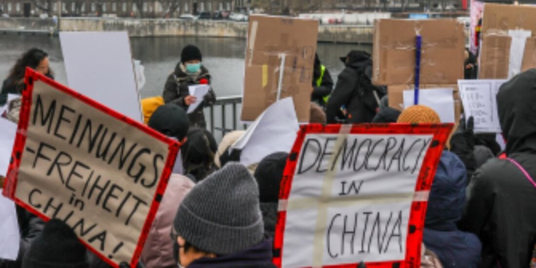 Estas son las tácticas con las que China vigila a sus estudiantes en el extranjero.