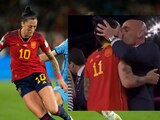 Luis Rubiales, presidente de la Federación Española de Futbol, besa a Jennifer Hermoso