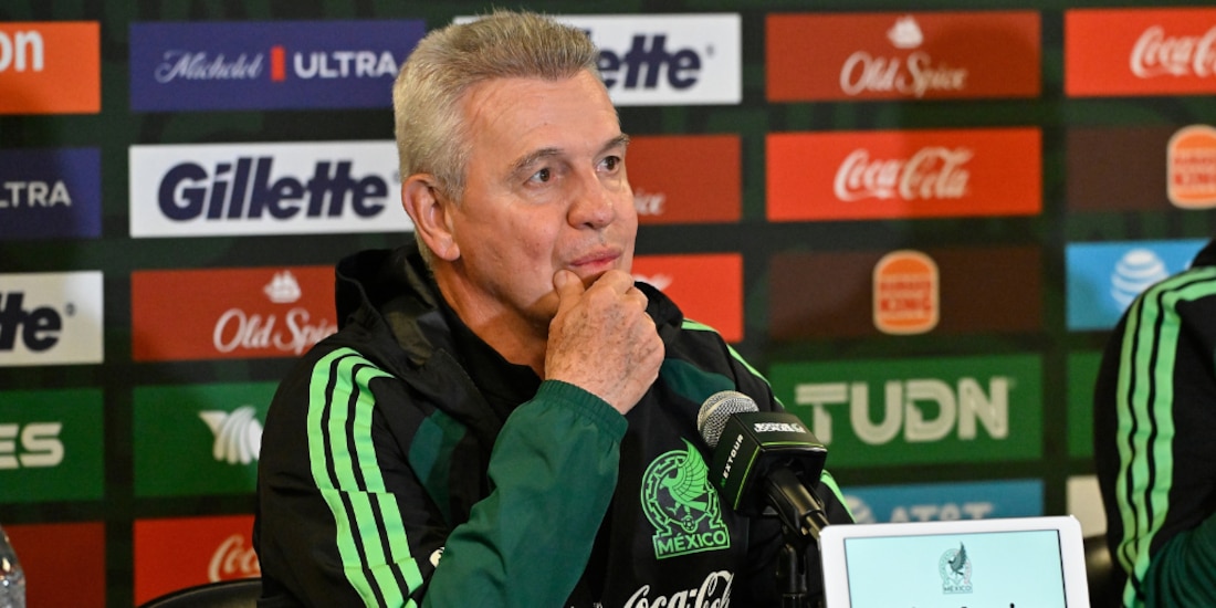 Javier Aguirre en conferencia de prensa.