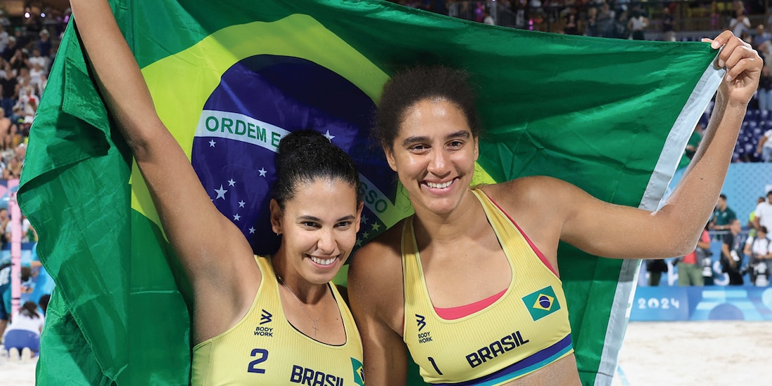 Las sudamericanas festejan su victoria, ayer.