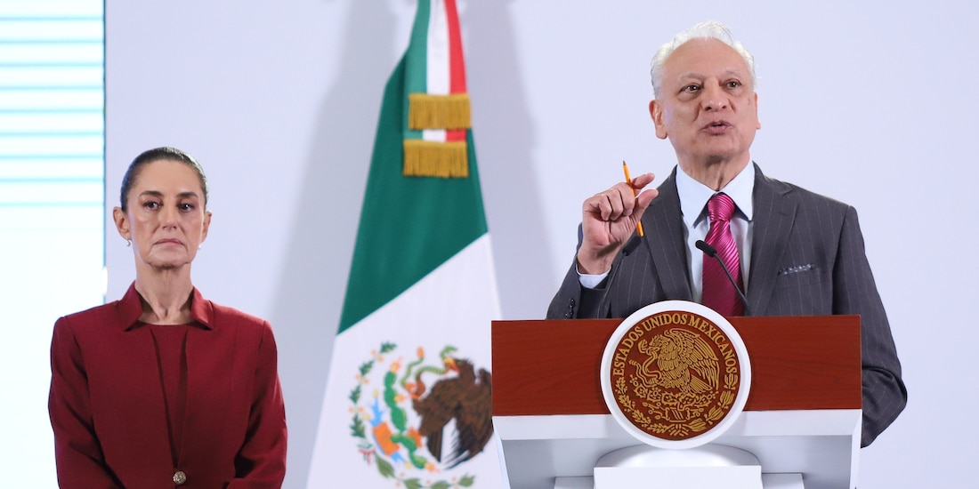 La Presidenta Claudia Sheinbaum y el director general de Pemex, Víctor Rodríguez, ayer.