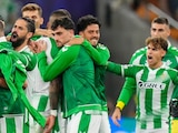 Jugadores del Real Betis celebran la victoria.