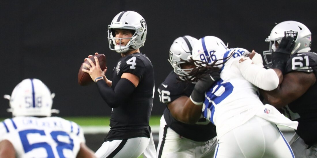 Una acción del duelo entre Las Vegas Raiders vs Indianapolis Colts de la NFL
