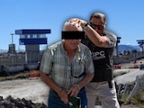Ernesto Ruffo sale del penal El Altiplano.