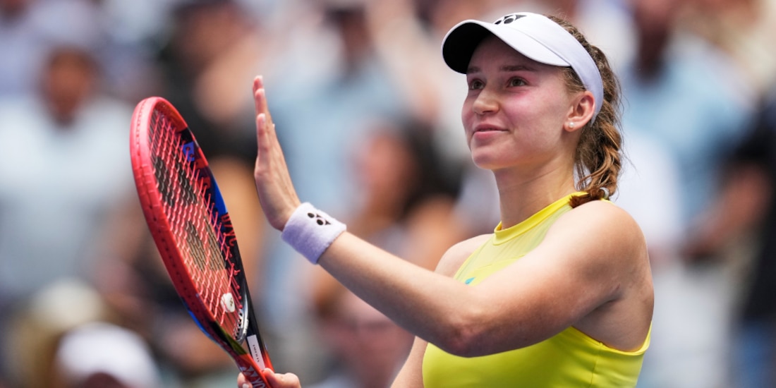Elena Rybakina celebra tras vencer a Qinwen Zheng en los cuartos de final del US Open.