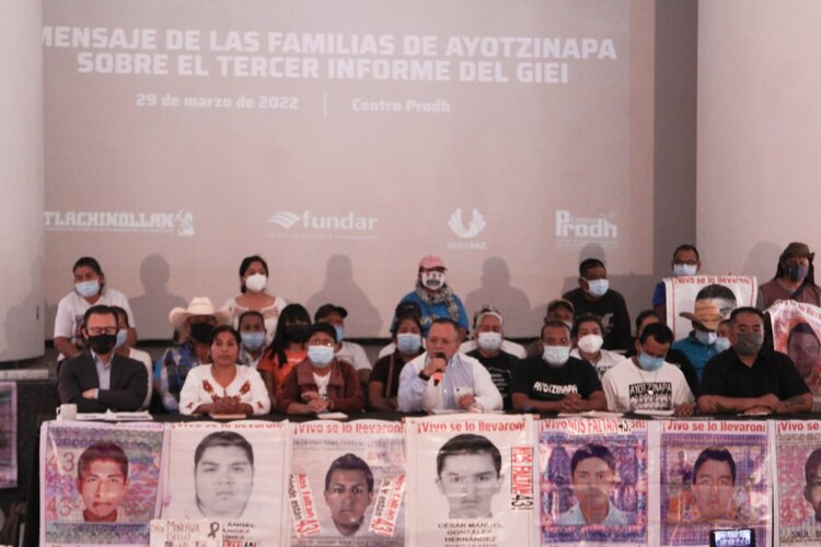 Padres de los 43 normalistas de Ayotzinapa.